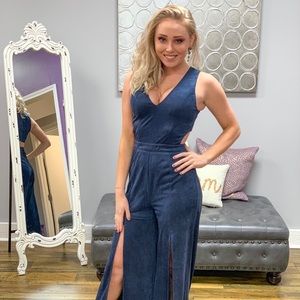 Meet your Posher, The Purple Door Boutique! 💜
